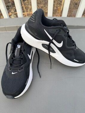 Men's Nike Structure 26 Athletic Shoes Running Shoe Running Sneakers - Size 9